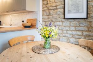 The Granary self-catering cottage on a working farm