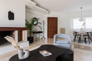 Chic & Luminous 3BR Apartment in Kifisia by UPSTREET