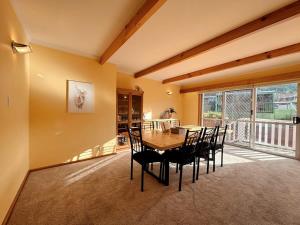 Tranquil Sunlit Retreat close to CBD and Airport