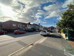 Hobart City Oasis with 3 beds