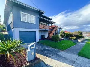 Fonton Blue Holiday Home close to City and Airport - Moonah