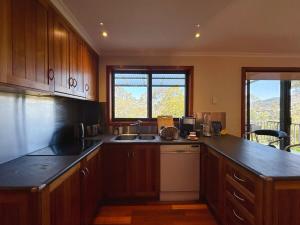 Mountains and Treetops Retreat - Nature Getaway