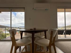 Skyline Serenity House - Close to city and airport