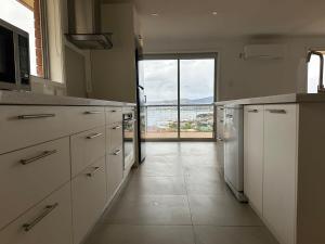 Skyline Serenity House - Close to city and airport