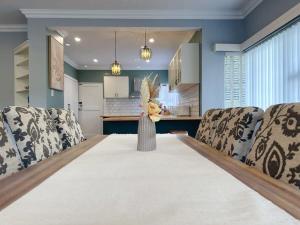 SandyBay Garden Hideaway