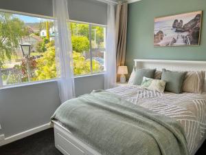 SandyBay Garden Hideaway