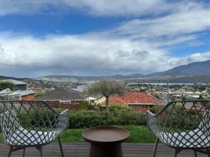 Skyline Serenity Lower - Close to city and airport - Risdon