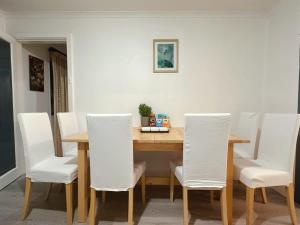 Wellesley Mountain View Getaway near City