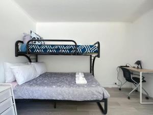 Wellesley Mountain View Getaway near City