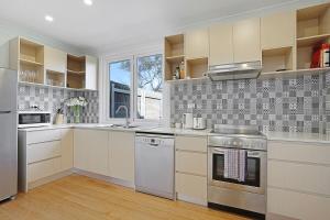 The Starfish Cottage - 250m to bay beach