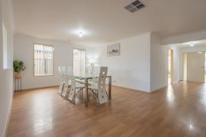 Relaxing Family Home in the heart of Tarneit