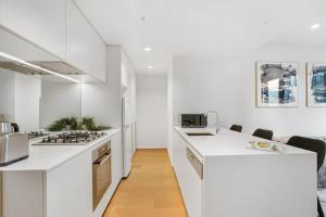 Southbank Luxury Millennial 2bdm Apt in the Clouds