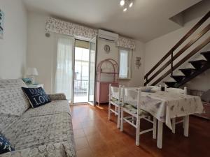 L01 - Trilocale fronte mare con spiaggia privata