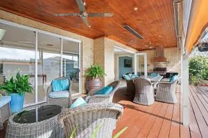 Expansive Family Entertainer In Blue Chip Locale - Balcombe