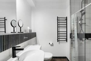 Panoramic View CBD 1 Bed Apt +OFFICE (Collins)