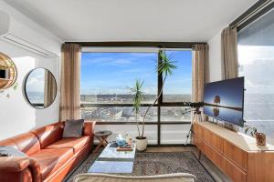 Trendy Inner-City Living Brunswick Apt for Two