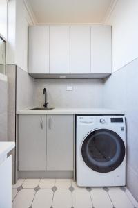 Central Classic Collingwood Modern Apt