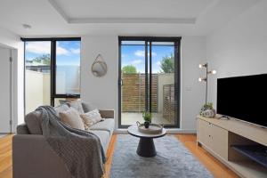 Hawksburn Village - 2 Bed Apt in Central Prahran