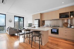 Hawksburn Village - 2 Bed Apt in Central Prahran