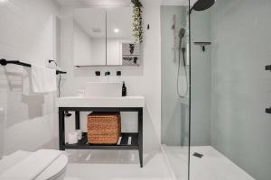 Historic & Designer Loft Style Apt+Parking Pool