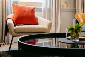 Historic & Designer Loft Style Apt+Parking Pool