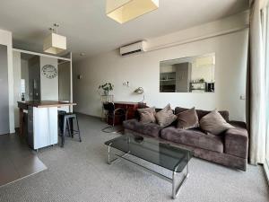 Explore Melbourne from this Chic 1BR in Windsor