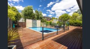 The Great Entertainer in Rye w pool near the beach!