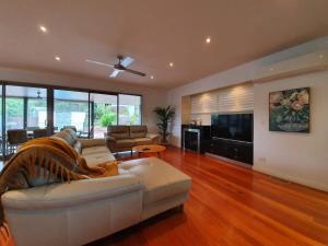 The Great Entertainer in Rye w pool near the beach!