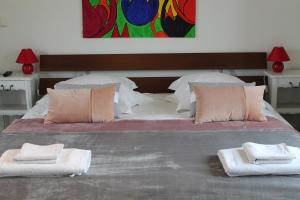 Maisons de vacances PRIVATE POOL with Stunning Views of the Chateau!! Sunset : photos des chambres