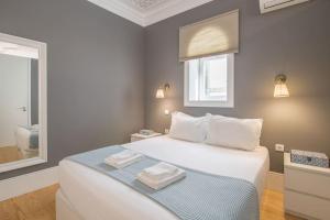 Central location with balcony & equipped kitchen