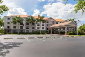 La Quinta by Wyndham Bonita Springs Naples North - Bonita Springs