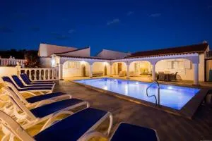 Villa Freesia with heated pool and air conditionin - Atogo