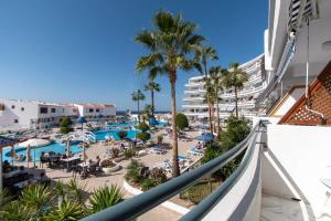 Club Atlantis 120 - Studio with sea and pool view