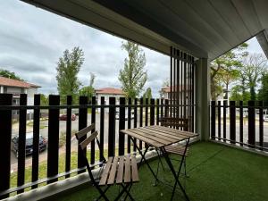 LÉmeraude - Proche Hôpital - Parking - Clim - Fibre - Terrasse