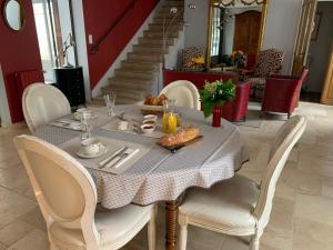 B&B / Chambres d'hotes CHAMBRE D HOTES AU COEUR DE MEURSAULT : photos des chambres