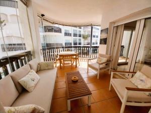 Seaview Puerta del Mar first line beach