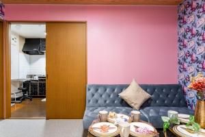 19 mins walk to tsutenkaku Dotonbori nanba 101