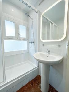 Barcelona City Street Hostal