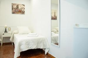 Barcelona City Street Hostal