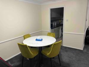 3 bedroom mid terraced house (2 double & 1 single)