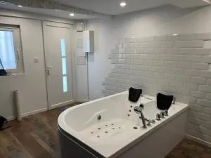 Suite romantique Love Nid 83 - La Farlède