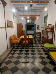 Hostel Vasantashram CST Mumbai, Free Wifi with 1940s Retro vibe