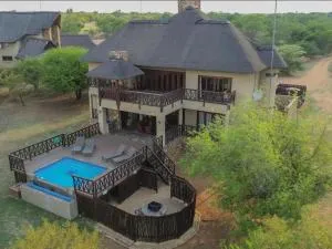 Mufasa’s Den - Mmukubyane