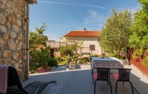 1 Bedroom Stunning Home In Potocnica