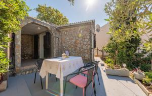 1 Bedroom Stunning Home In Potocnica