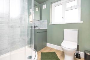 Verulum Apartments - FREE PARKING INCLUDED - 9 mins walk to the beach - Beautifully Designed Luxury Town Centre Apartments by Coastline Retreats