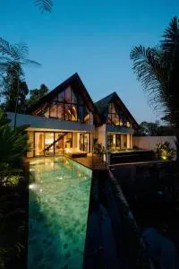 Villa Astu - Peaceful River Retreat Villa near Tanah Lot - Tanjungan