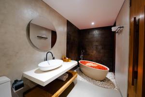 Villa Astu - Peaceful River Retreat Villa near Tanah Lot