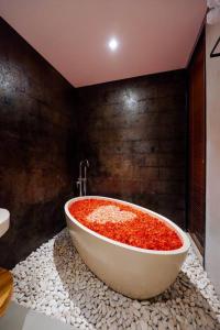 Villa Astu - Peaceful River Retreat Villa near Tanah Lot