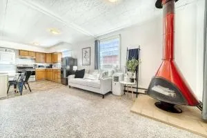 Flat on 4th Close by Downtown - Mica